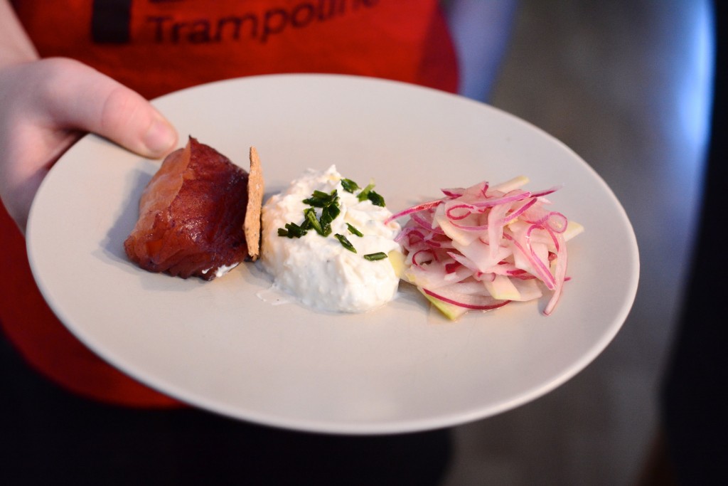 Serverad vid bordet, jag tackar jag!