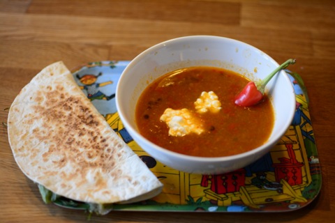 Indisk linssoppa och quesidilla