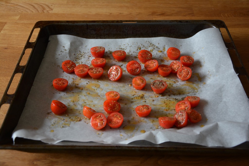Fina goda tomater som ska rostas i ugn.