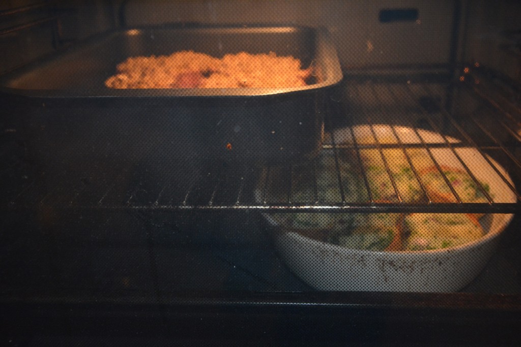 Precis innan servering åker kött och potatis in i ugnen.