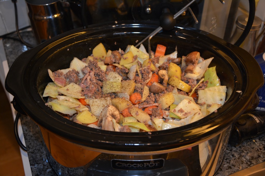 Köttfärsgryta med kål och rotsaker i Crock-Pot