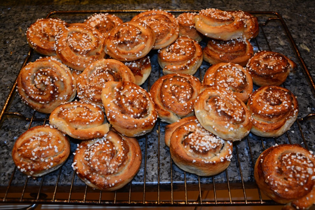 Nybakta vaniljbullar med fyllighet och fin smörsmak