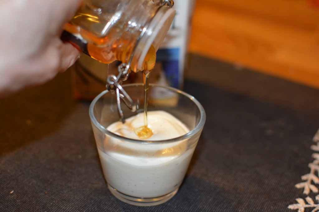 Grekisk yoghurt och flytande honung är en klockren kombo!