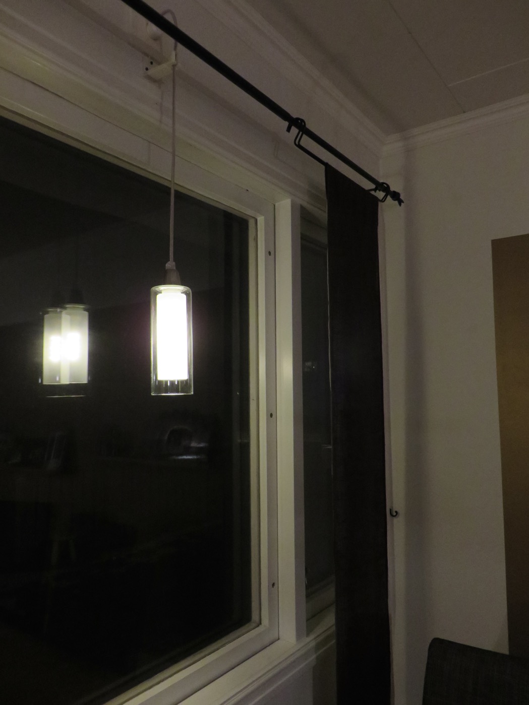 LED-belysning i matsalsfönstret