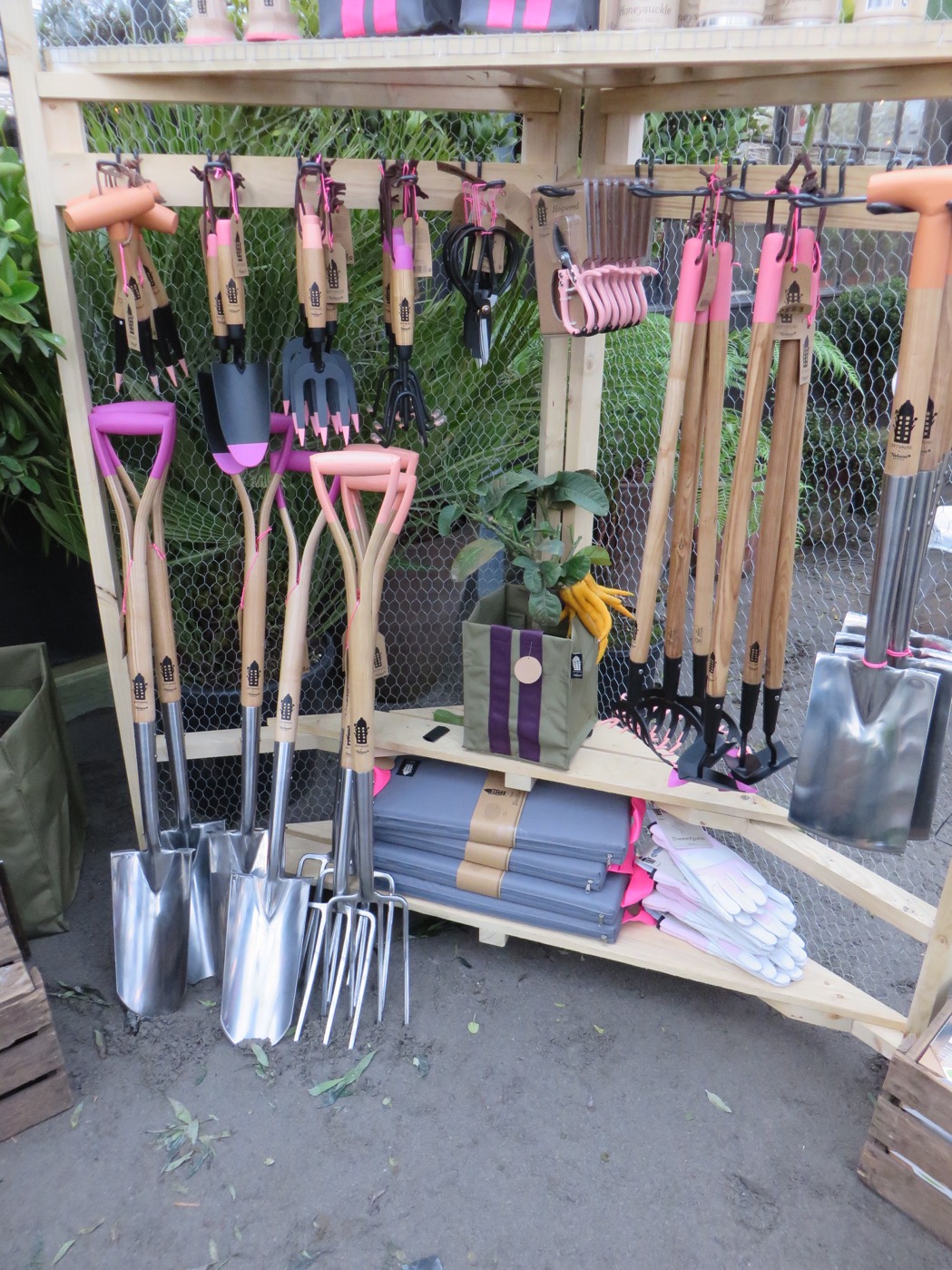 Snygga och praktiska verktyg för trädgård