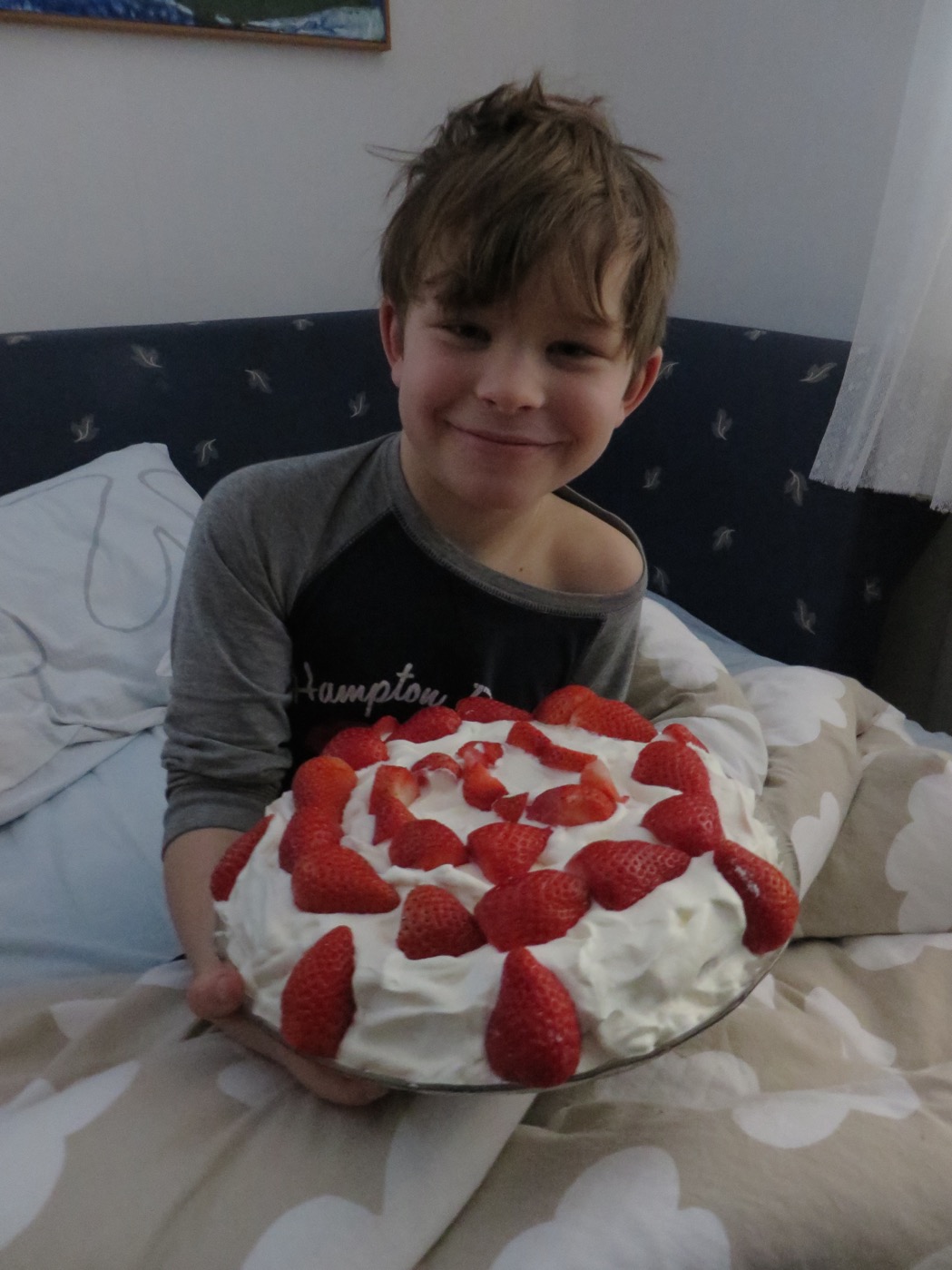 Uppvaktning på sängen - Gustaf 8 år