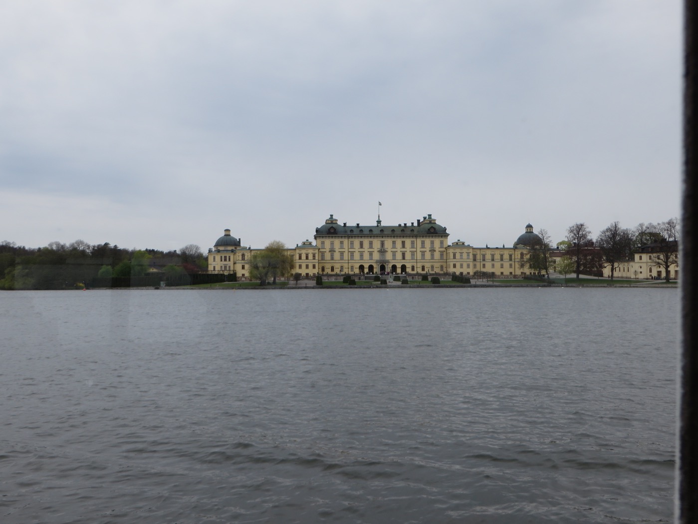 Båten gick till Drottningholms slott tur och retur.