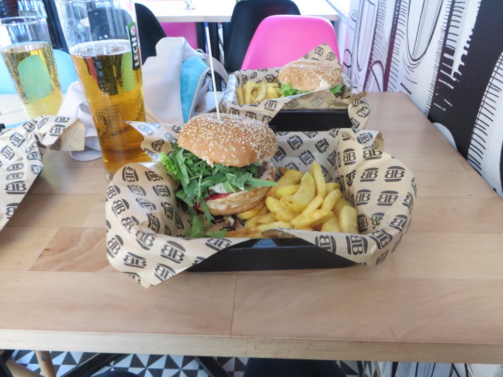 Goda hamburgare men mindre god pommes