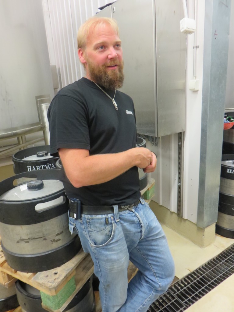 Christian Ekström ger oss en privat guidning i bryggeriet.