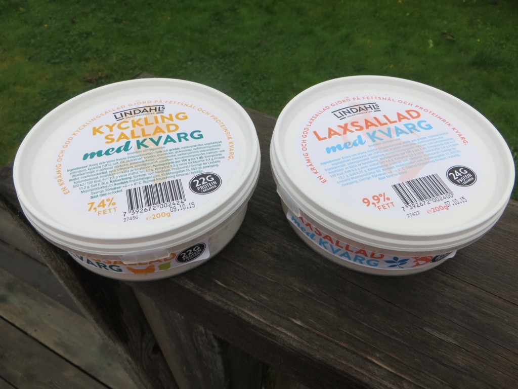 Lindahls lax- och kycklingsallad med kvarg.