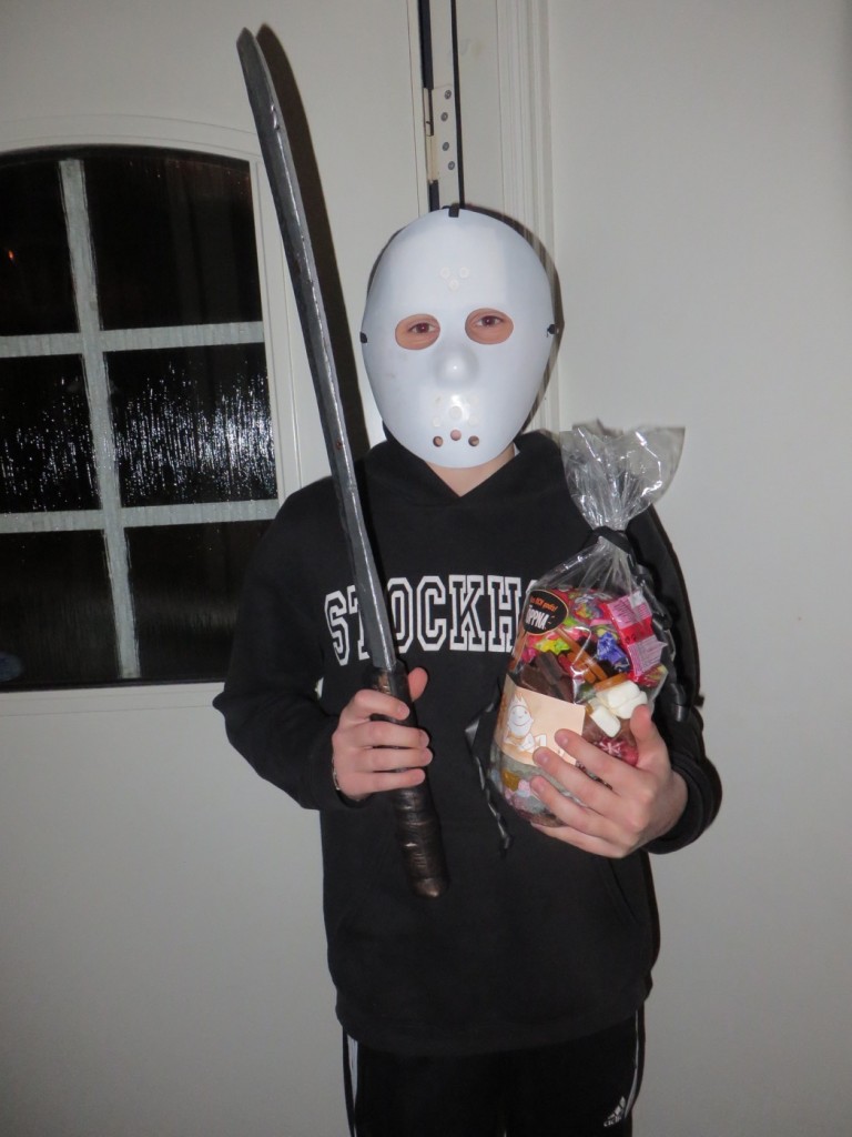 En lycklig vinnare av Halloweenjakten