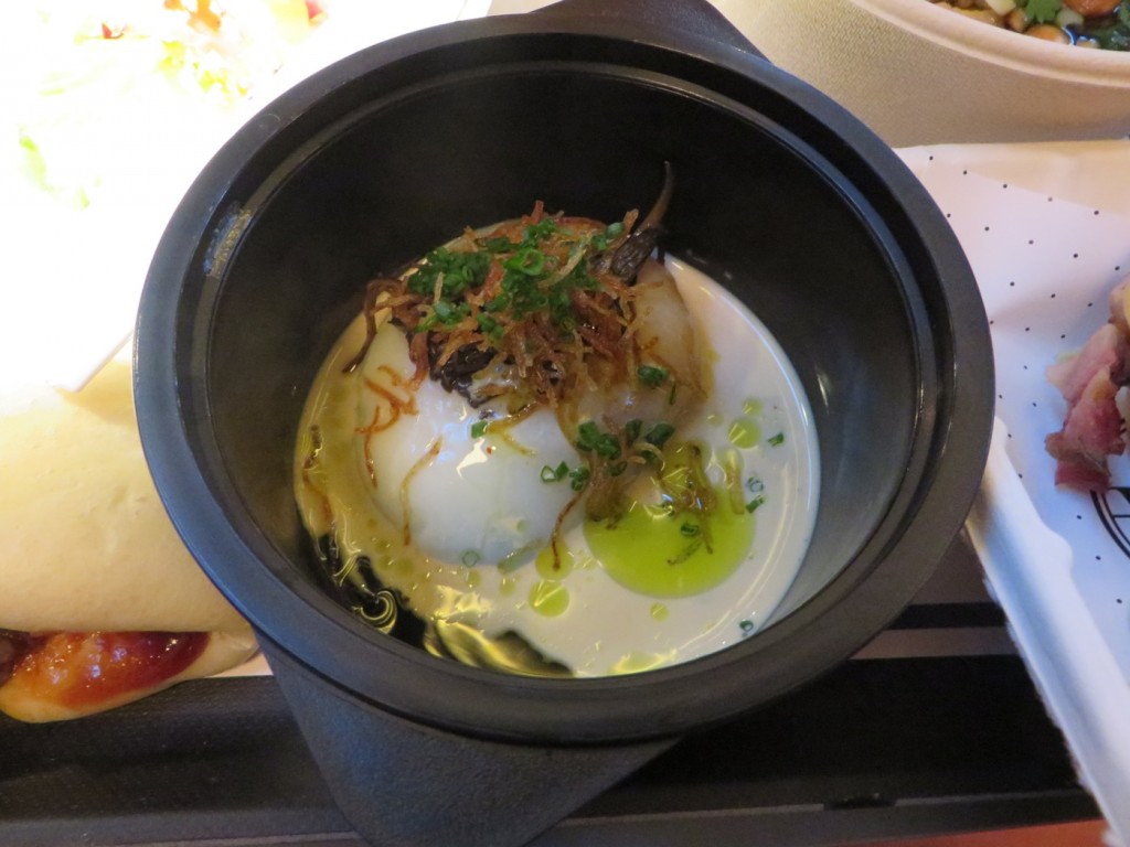 63-graders ägg med karamelliserad grädde, svamp och krispig potatis