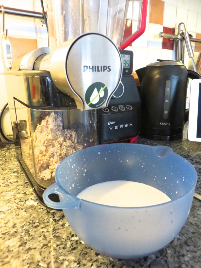 Philips Avance MicroMasticating juicer är det ultimata redskapet för att göra egen nötmjölk!