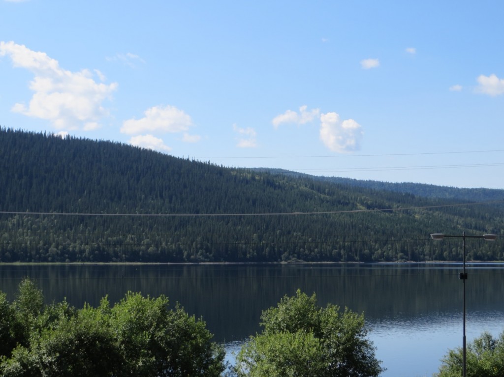 Åresjön ligger blank och vacker
