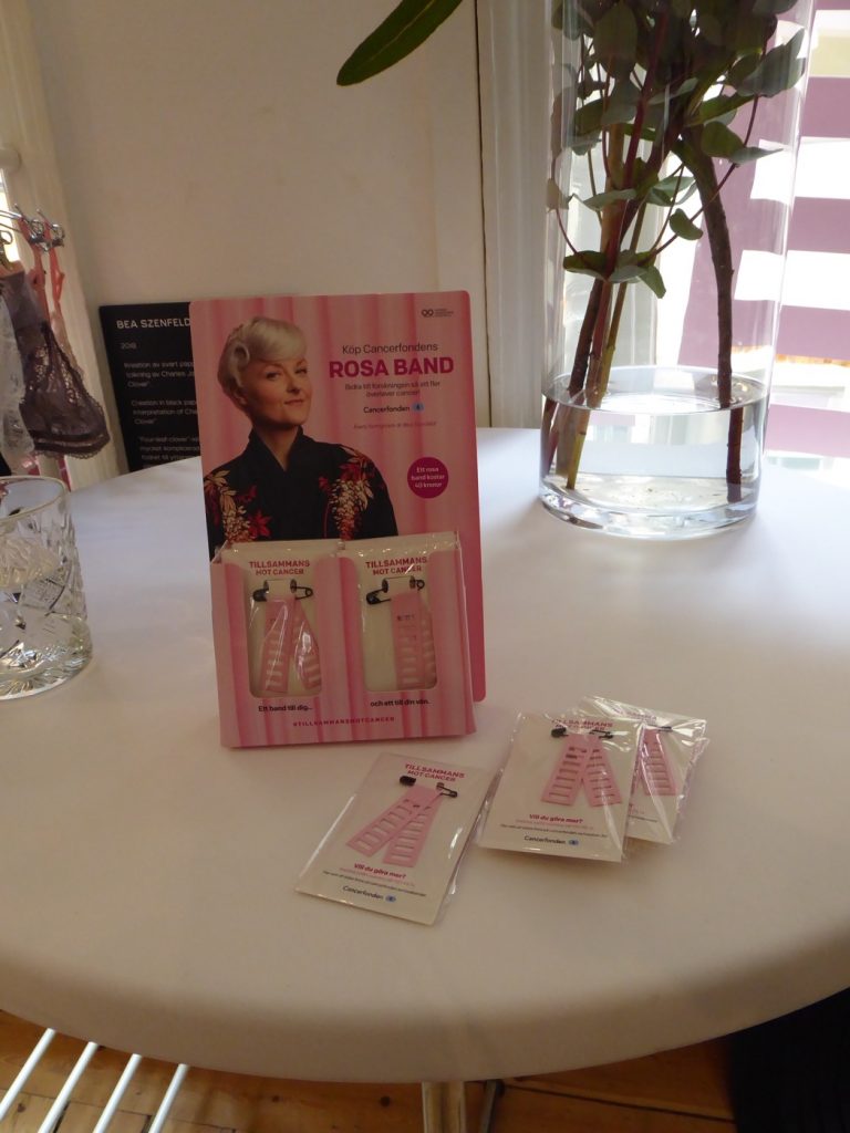 Köp ett Rosa Band du också!