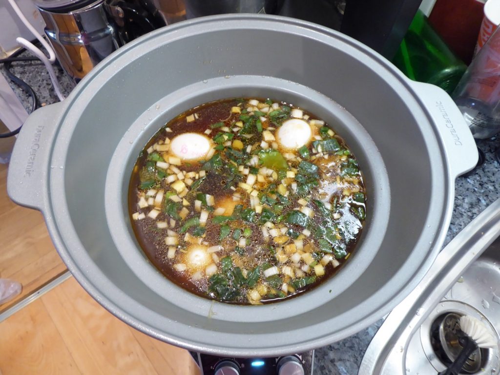 Ner med alla ingredienser till Ramensoppa med kyckling i Crock Pot