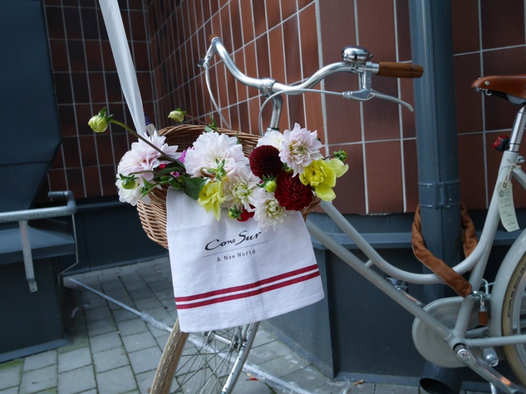 Cykeln är är en hyllning till det enda färdmedel som är tillåtet i vingårdarna, både för de som arbetar där och för besökare.