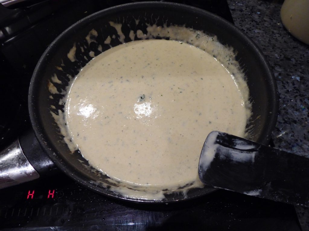 Blanda creme fraiche franska örter och steksky