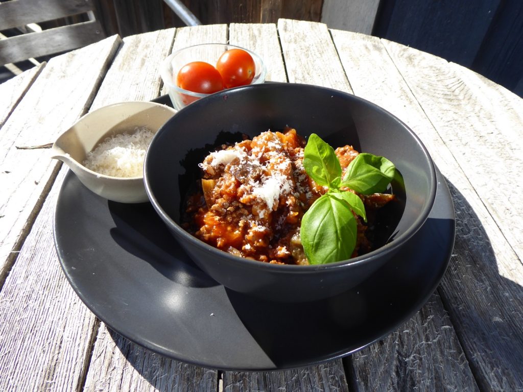 Köttfärssås med aubergine och fänkål