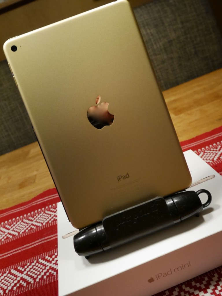 Älskar guldfärgen! Har den även på min vanliga iPad sedan tidigare!