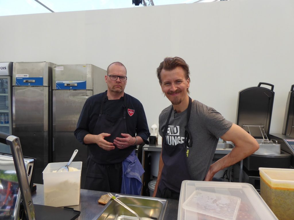Under hela festivalen säljs även prisvärda påsar med räddad mat och recept från kända kockar som Paul Svensson.