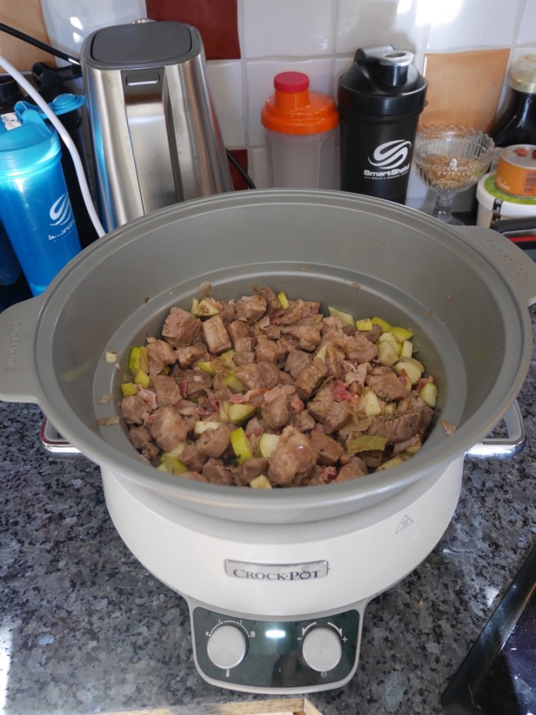 Lägg allt i Crock-Pot och låt gå på svag värme.