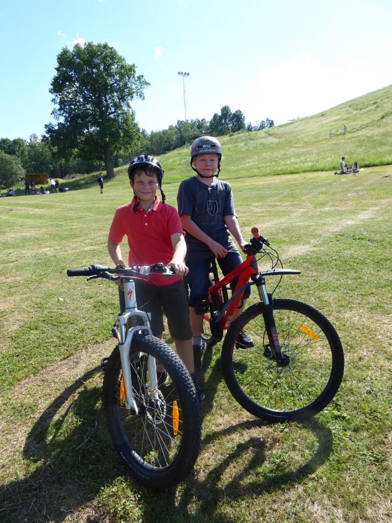 Mountainbikecykling i värmen.
