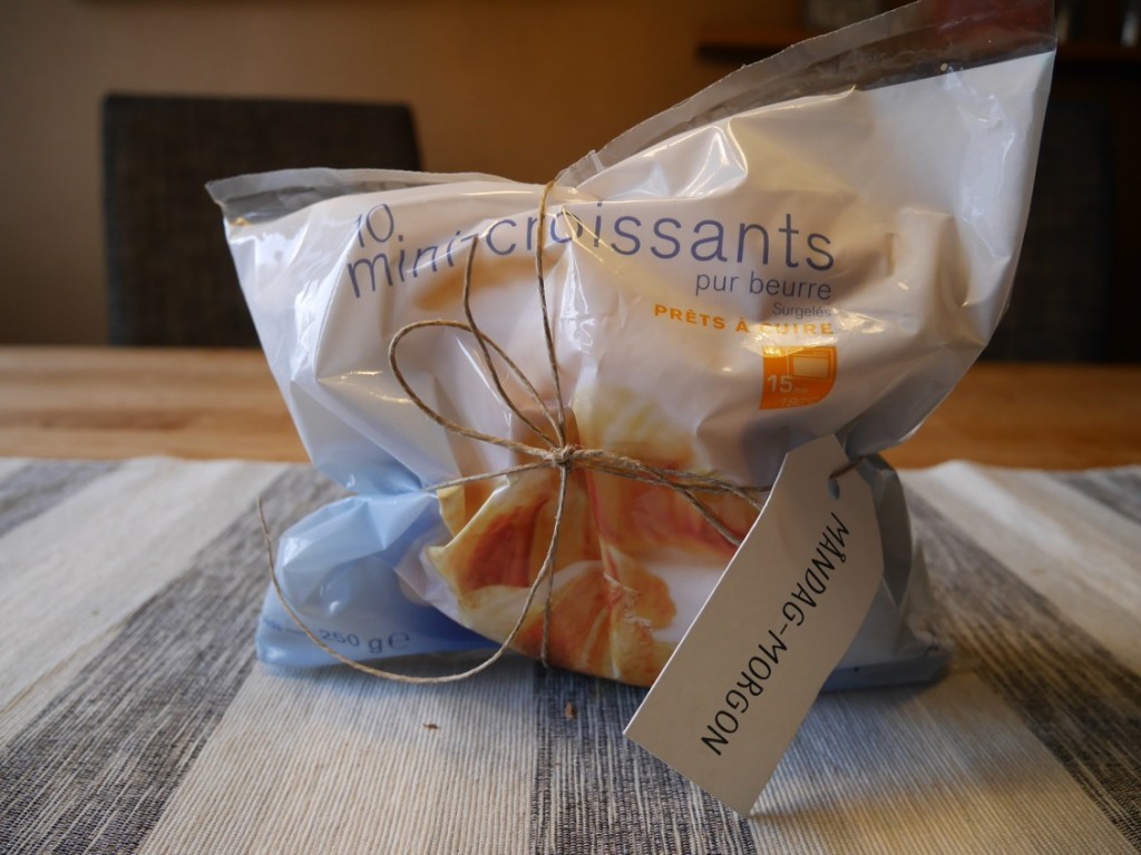 Lyxa till din måndag med nybakta croissanter.