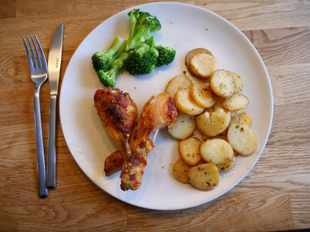Kycklingben med mango/curry-marinad, potatis och broccoli gick inte av för hackor det heller!