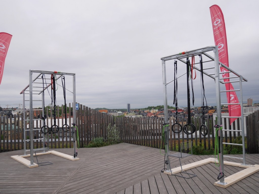 Tre extrautrustade Cagetrainers fanns uppställda på terassen.