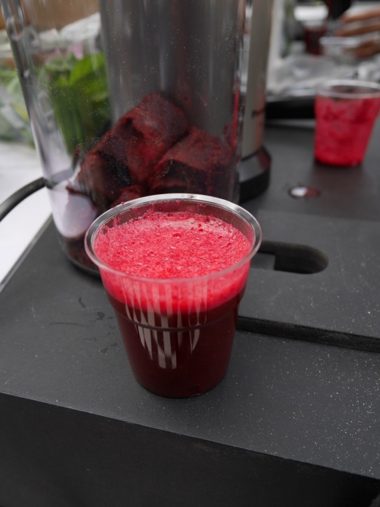 Juiceshot på rabarber, jordgubbe och rödbeta