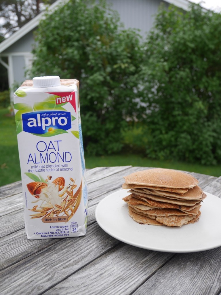 Riktigt god som den är eller varför inte som mylkbas i världens godaste havrepannkakor?!