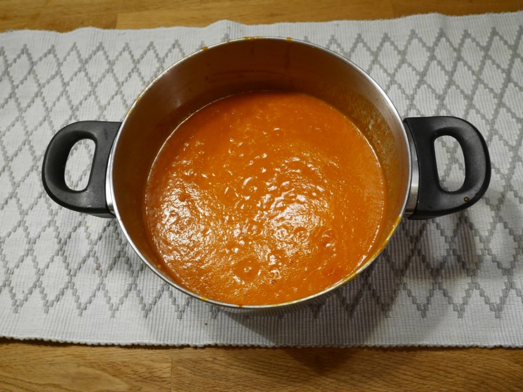 En härlig god och mustig tomatsoppa gjord på Zeta finkrossade tomater.