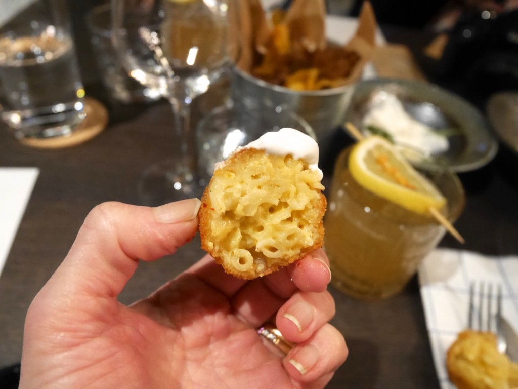 Mac n' cheese krokett.