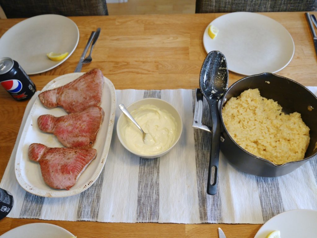 Färsk tonfisk med risotto