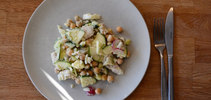 Fräsch lunchrätt med kikärtor och torsk