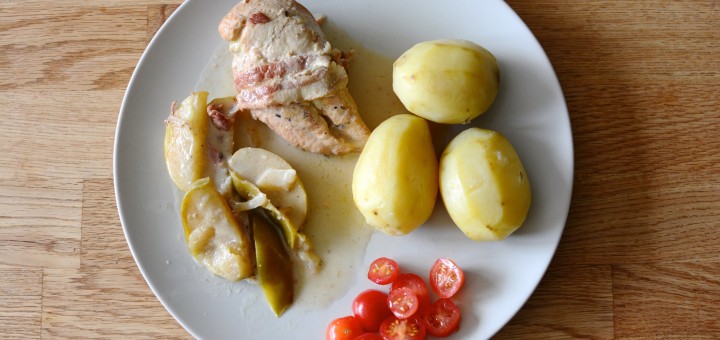 Godaste kycklinggrytan med bacon, äpple och cider i Crock Pot
