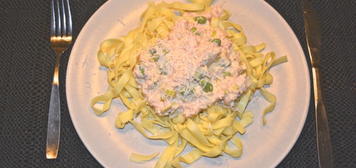 Snabblagad riktigt god laxpasta med mynta och ärtor