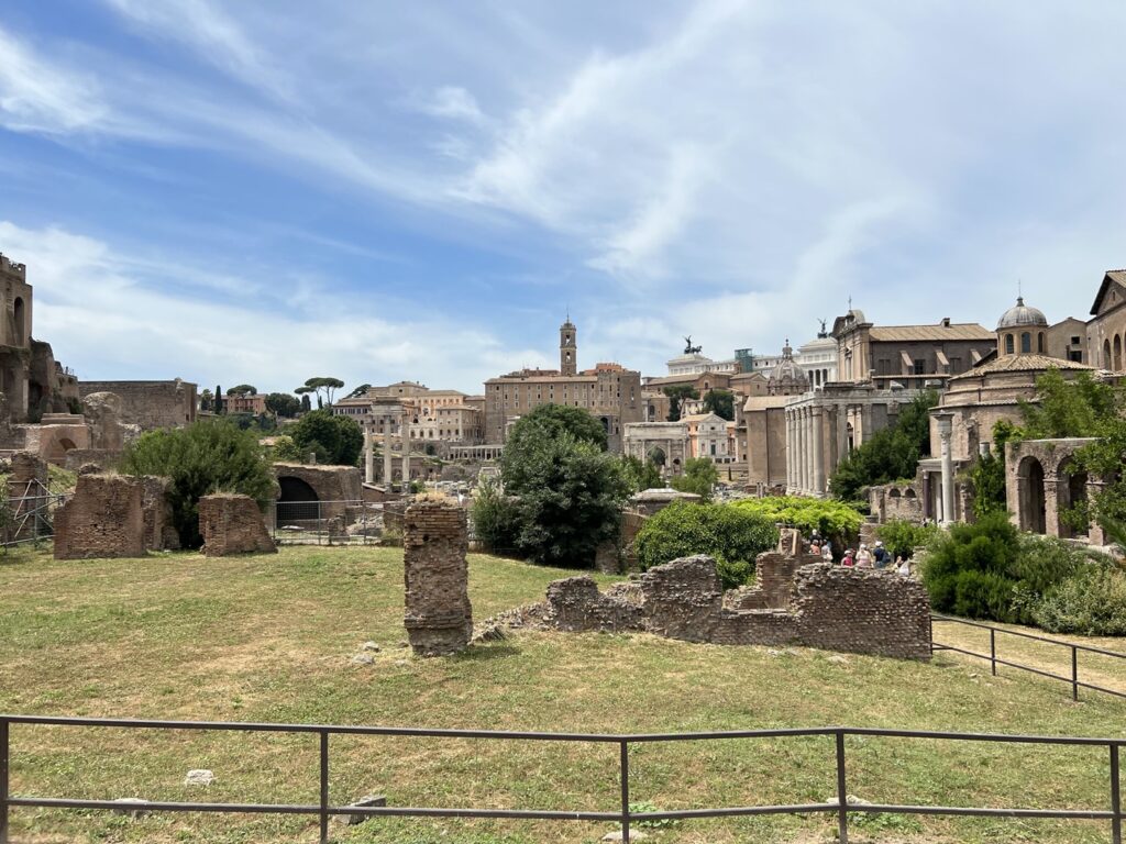 Forum Romanum är en plats vars historia går tillbaka ända till romartiden. 