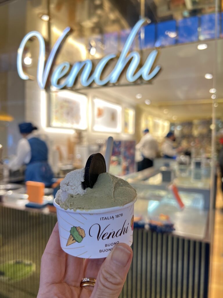 Den hyllade gelato-kedjan Venchi. Helt okej enligt mig men inte mer än så.