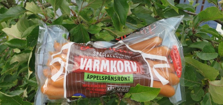 Lithells äppelspånsrökta varmkorv.