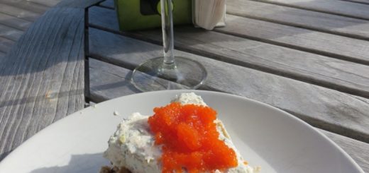 Läcker cheesecake av lax