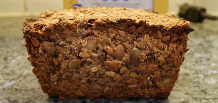 Fantastiskt vackert bröd med alla frön och gryn.
