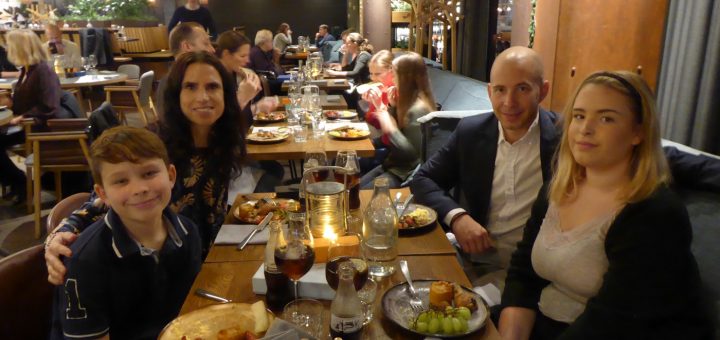 Sunday Brunch & Games på restaurangen Campfire Grill & Bar