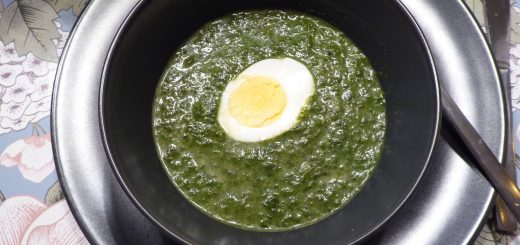 Spenatsoppa med kokt ägg