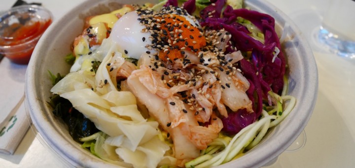 Min helt underbara Waikiki Raw med extra kimchi och ägg. Galet gott!