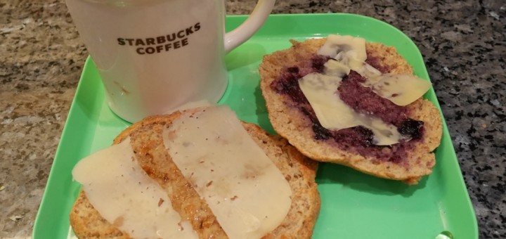Jag äter gärna mina scones med smör, marmelad och ost - MUMS!