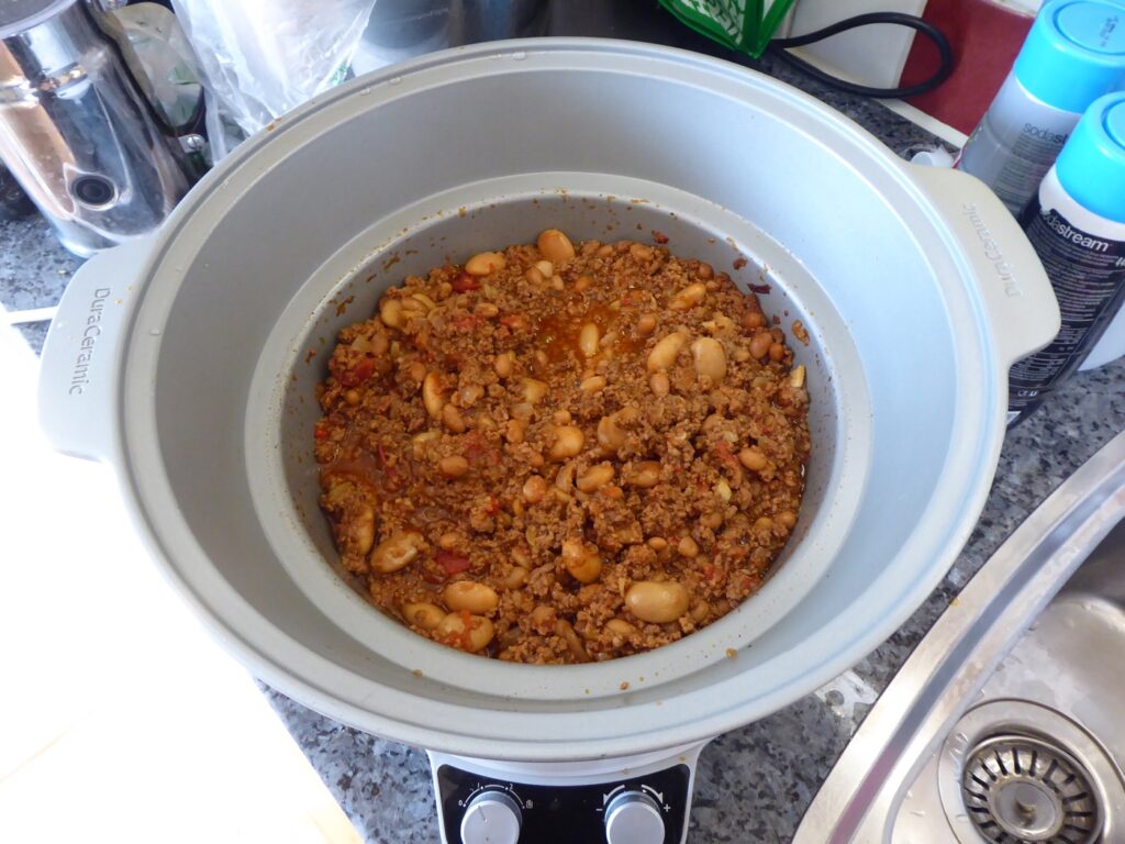 Chili con carnen är klar efter 6 timmar på låg värme.
