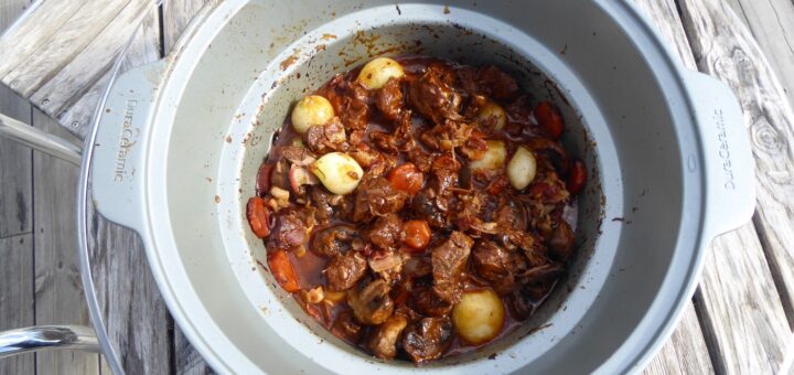 Boeuf bourguignon med champinjoner och smålök