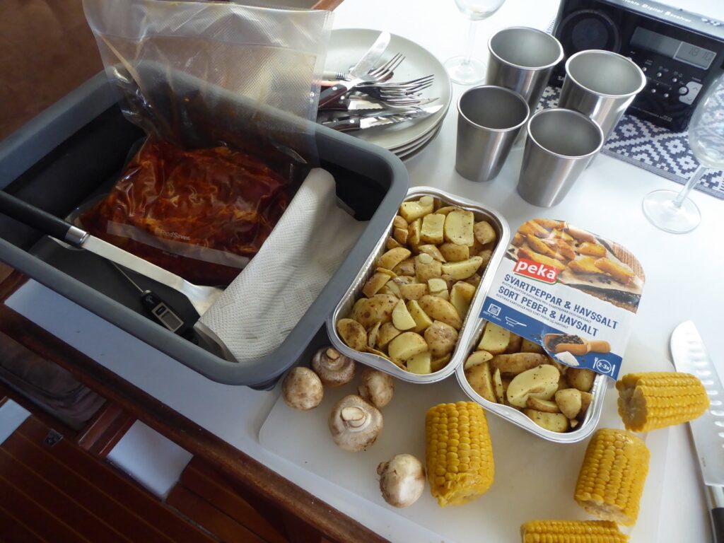 Allt som behövs till en magiskt god grillmiddag ombord